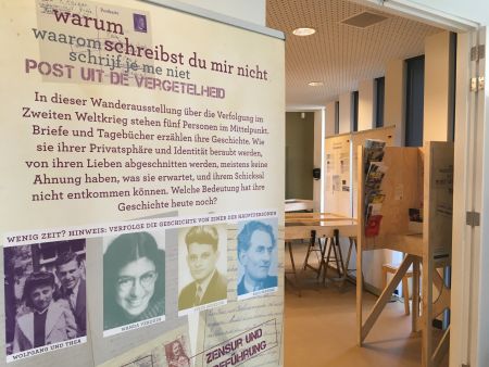 Über die Verfolgung von Juden, Roma und Sinti sowie Gegnern des nationalsozialistischen Regimes im Vorfeld und während des Zweiten Weltkriegs: die niederländisch deutsche Ausstellung “Waarom schrijf je me niet ” / “Warum schreibst du mir nicht? ” vom 6. September bis zum 10. November im Kreismuseum Wewelsburg (Bild: Raphaela Kula) Sonderausstellung über das Schicksal verfolgter Menschen vor und während des zweiten Weltkrieges